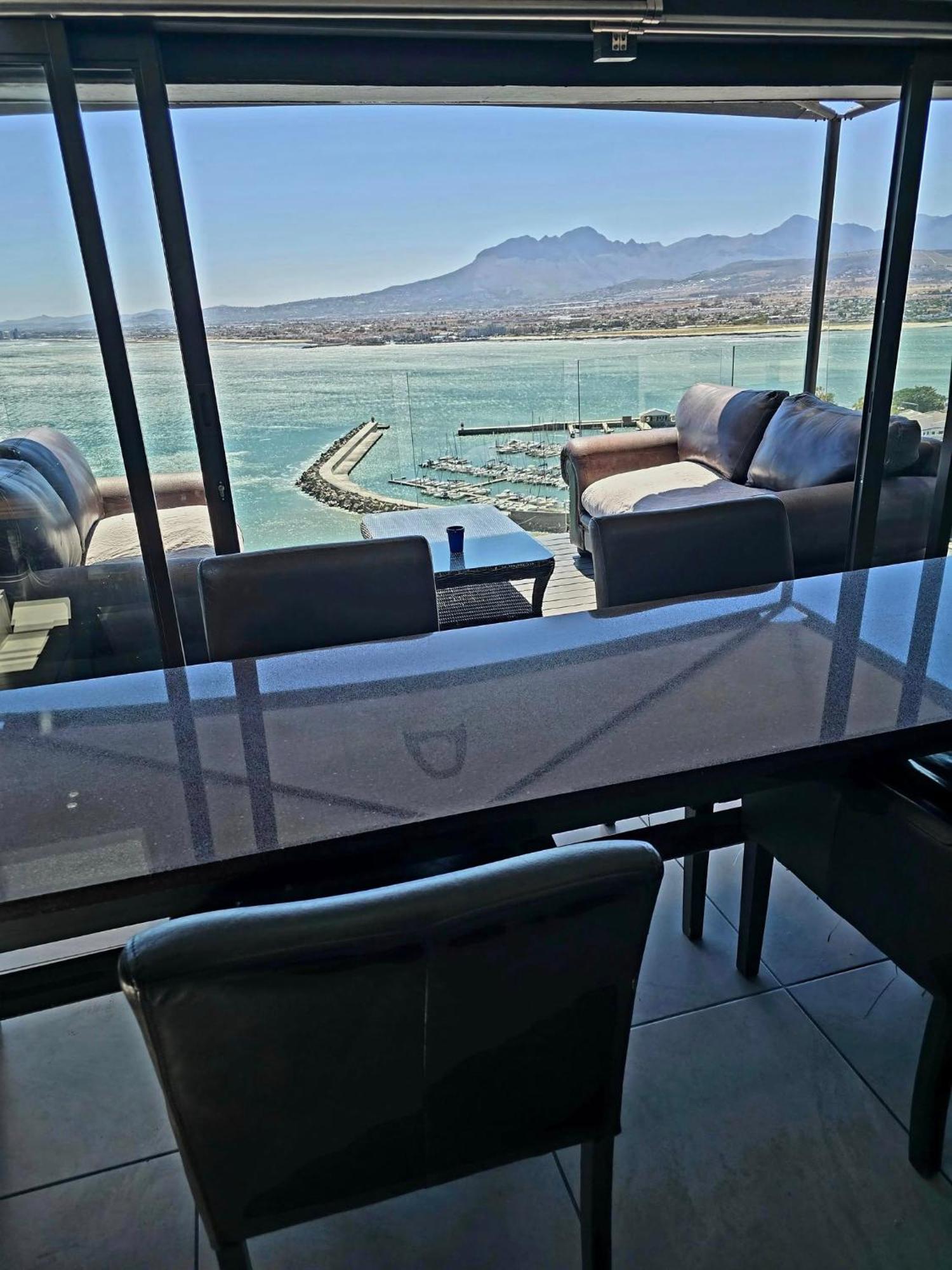 Bikini Beach Manor Gordons Bay Exterior photo